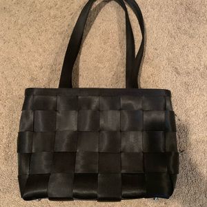 Black Harvey’s Seatbelt bag
